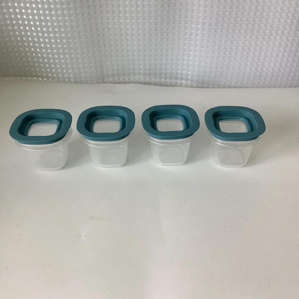 Set of 4 Rubbermaid‎ Premier Square Food Storage Container 4 Ounce w/ Blue Lids